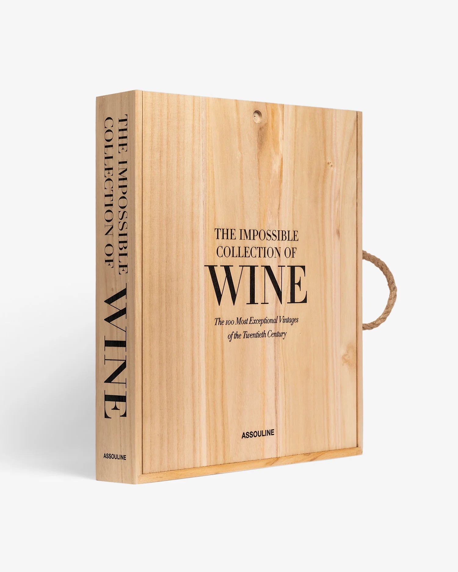 Caja de madera del libro Assouline The Impossible Collection of Wine, vista lateral con asa de cuerda.