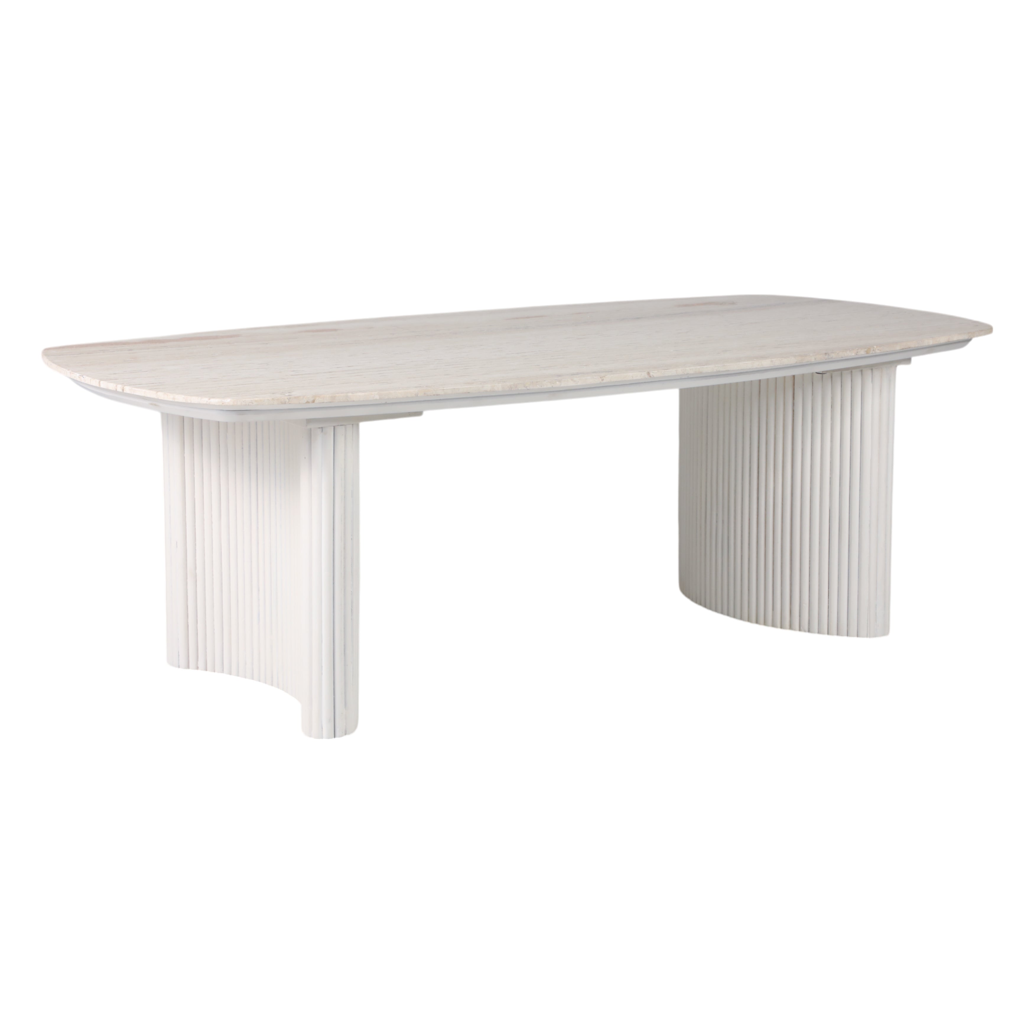 Mesa de centro ovalada de mármol claro con bases acanaladas blancas, estilo moderno lujoso.