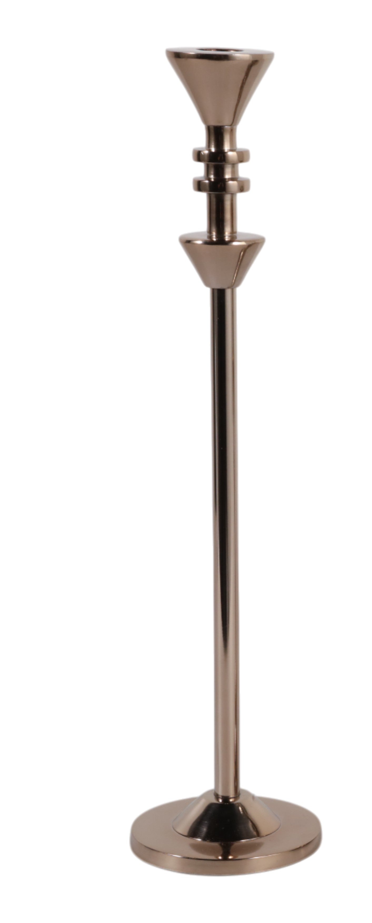 Candelabro metálico elegante de diseño moderno en acabado bronce antiguo sobre fondo blanco.