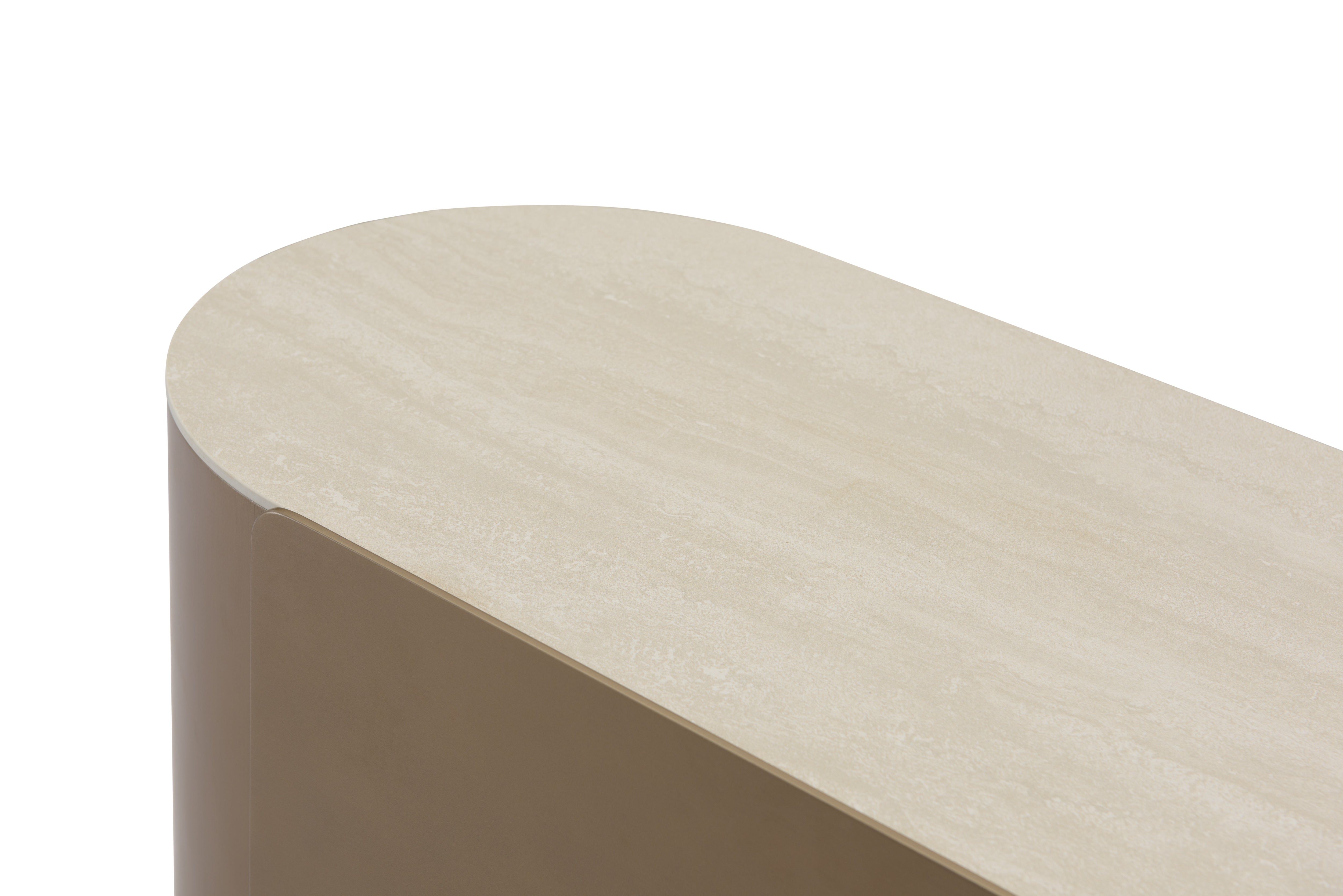 Detalle de la tapa de la cómoda cajonera, mostrando la textura sutil del acabado que simula piedra natural clara.
