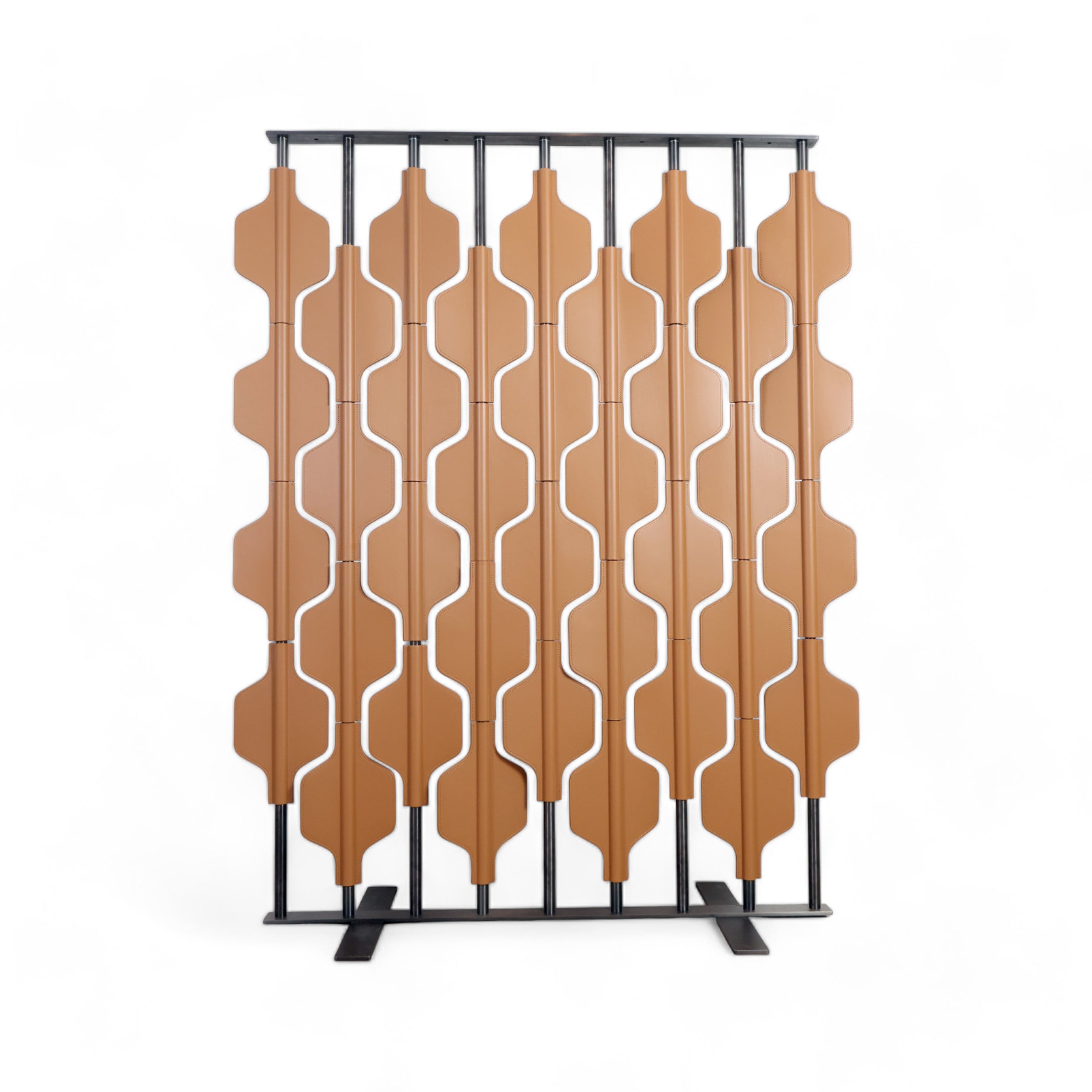 Biombo marrón de ecocuero para interiores - Vilá Decoración - Muebles y decoración en Medellín y Colombia