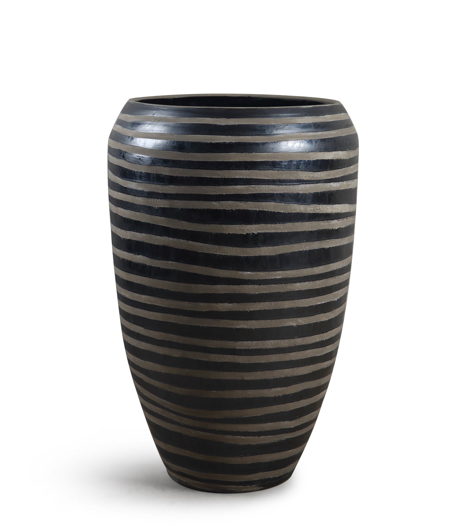 Matero de terracota negro con rayas grises para plantas - Vilá Decoración - Muebles y decoración en Medellín y Colombia