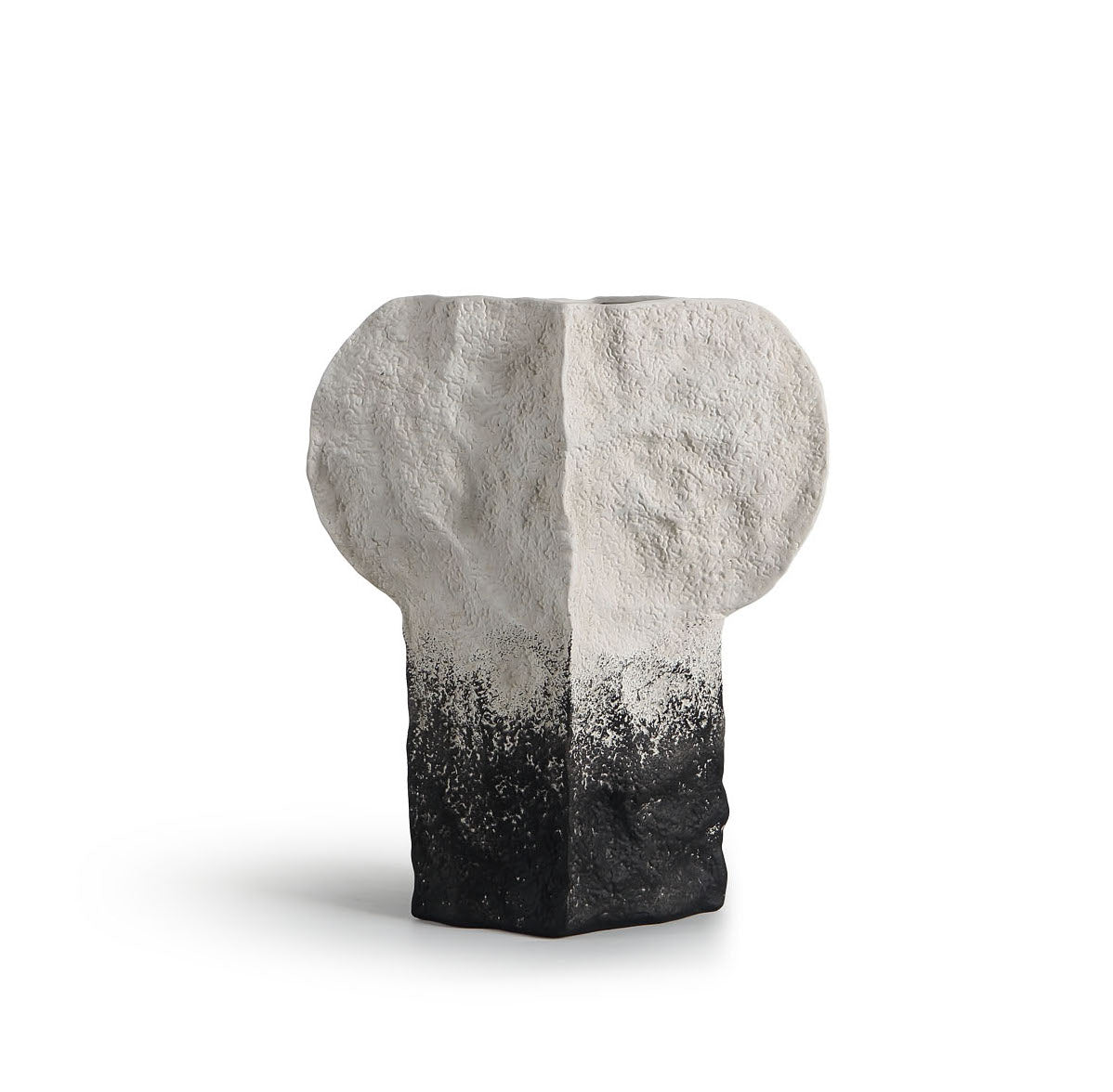 Jarrón escultórico blanco y negro para decoración - Vilá Decoración - Muebles y decoración en Medellín y Colombia