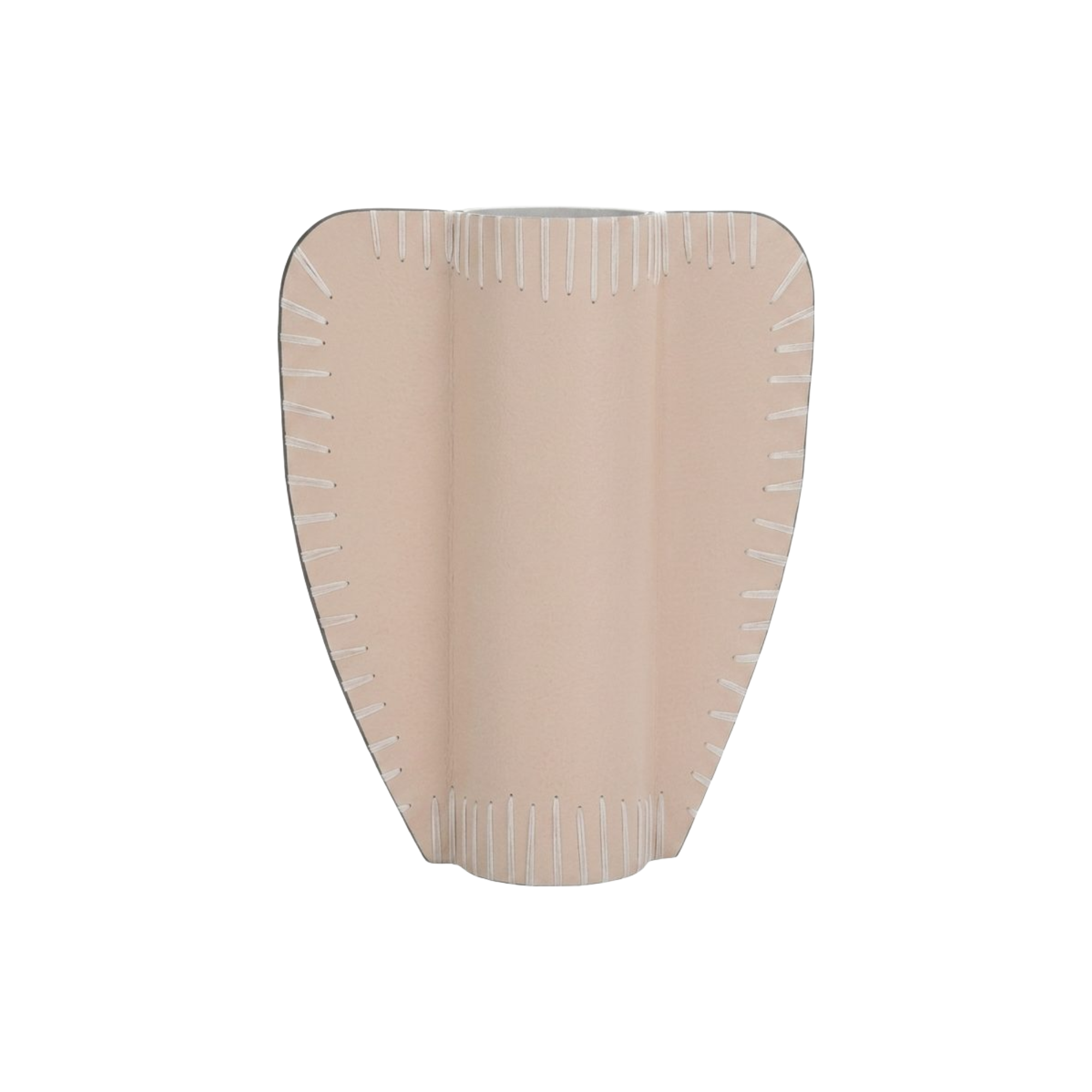 Jarrón grande decorativo con diseño escultórico en beige rosa, detalles blancos y acabado mate.
