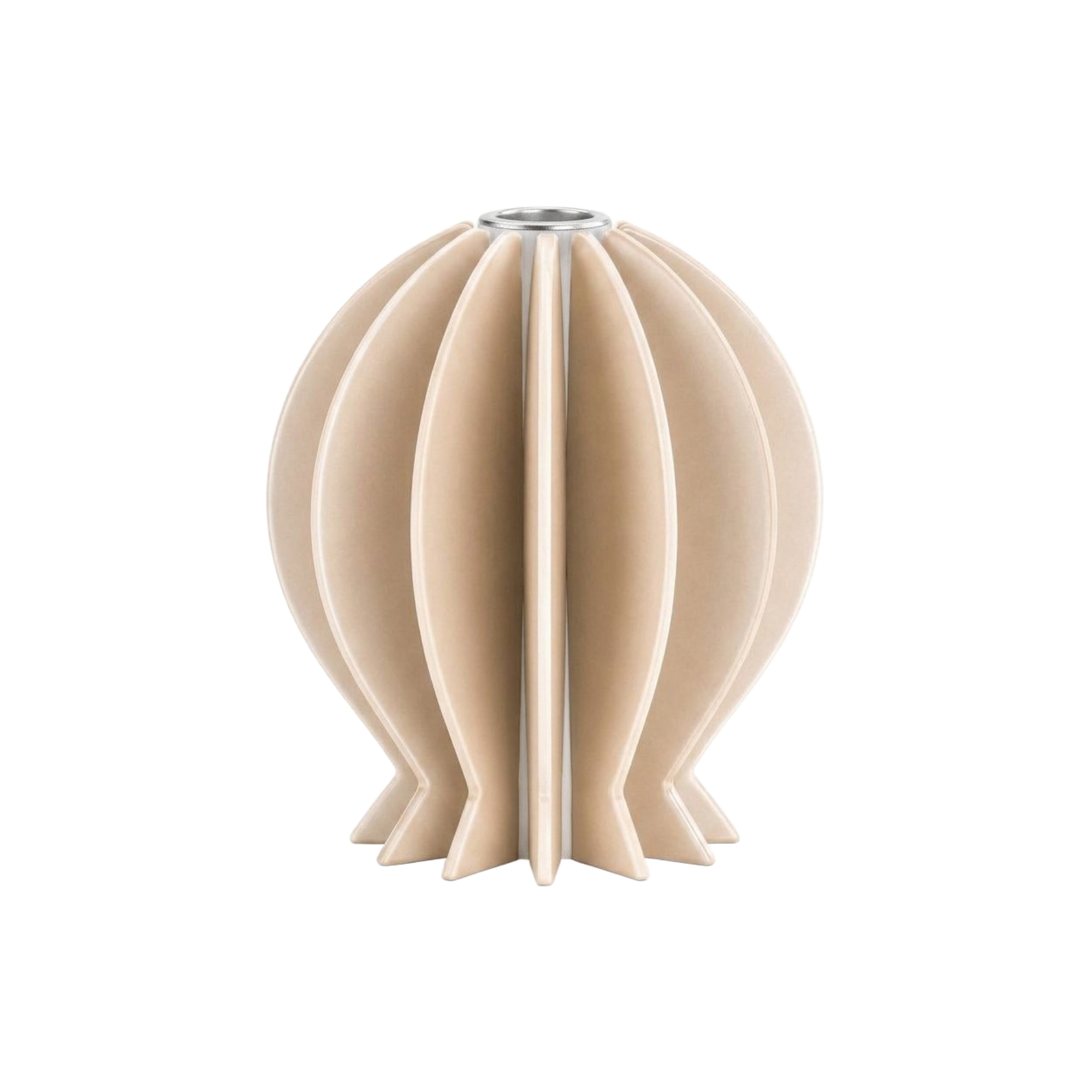Jarrón escultórico moderno beige, diseño acanalado con borde metálico plateado para decoración de lujo.
