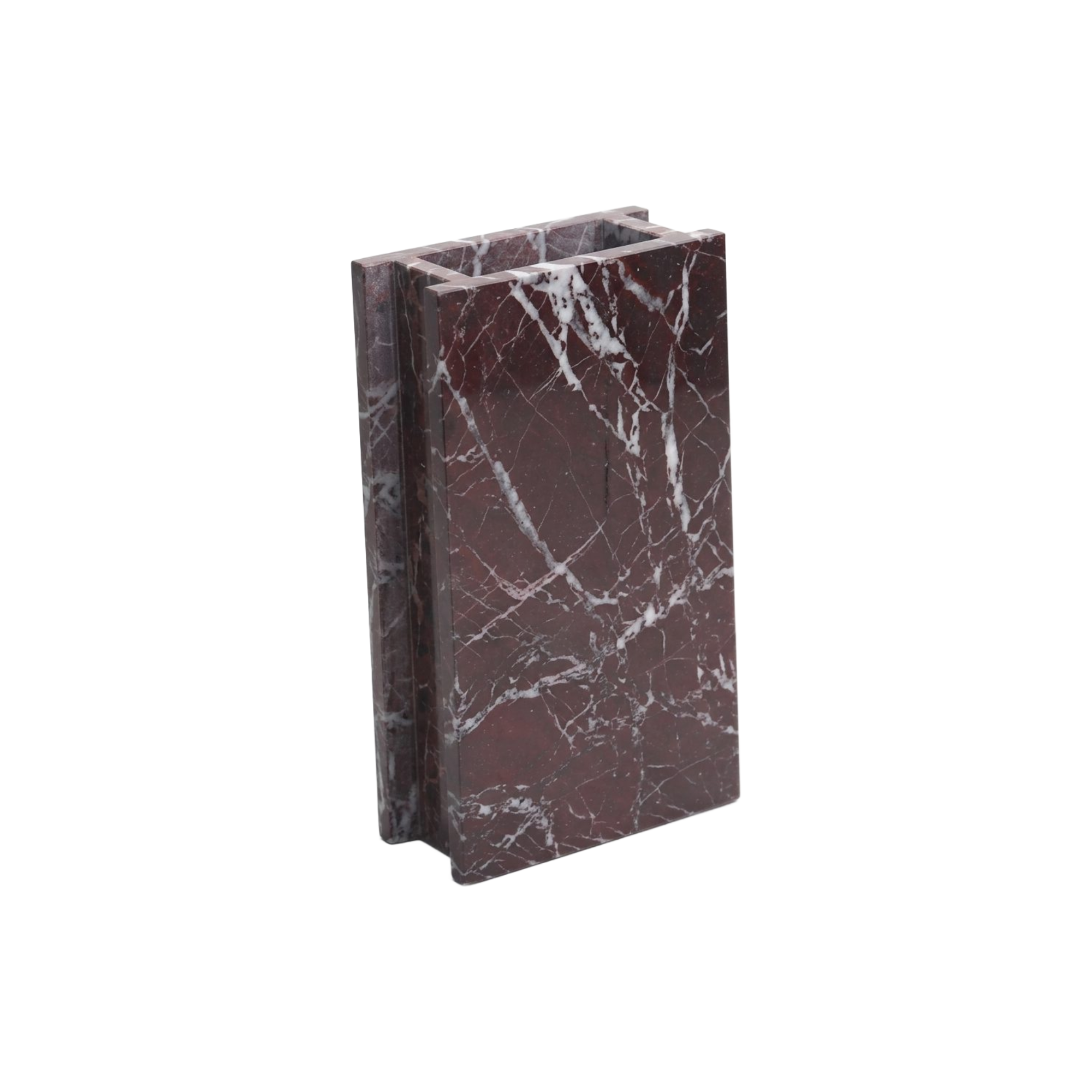 Jarrón decorativo rectangular de mármol rojo veteado con líneas blancas, ideal para un interior de lujo.