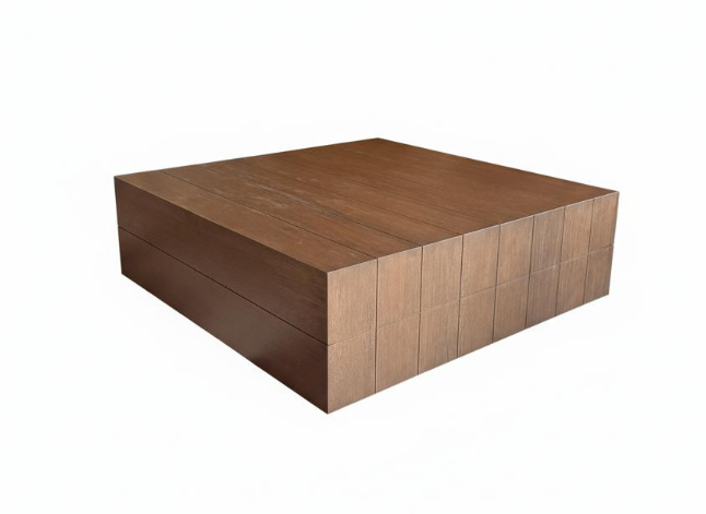 Mesa de centro Bloc de madera oscura, perspectiva angular. Mueble minimalista para espacios contemporáneos.