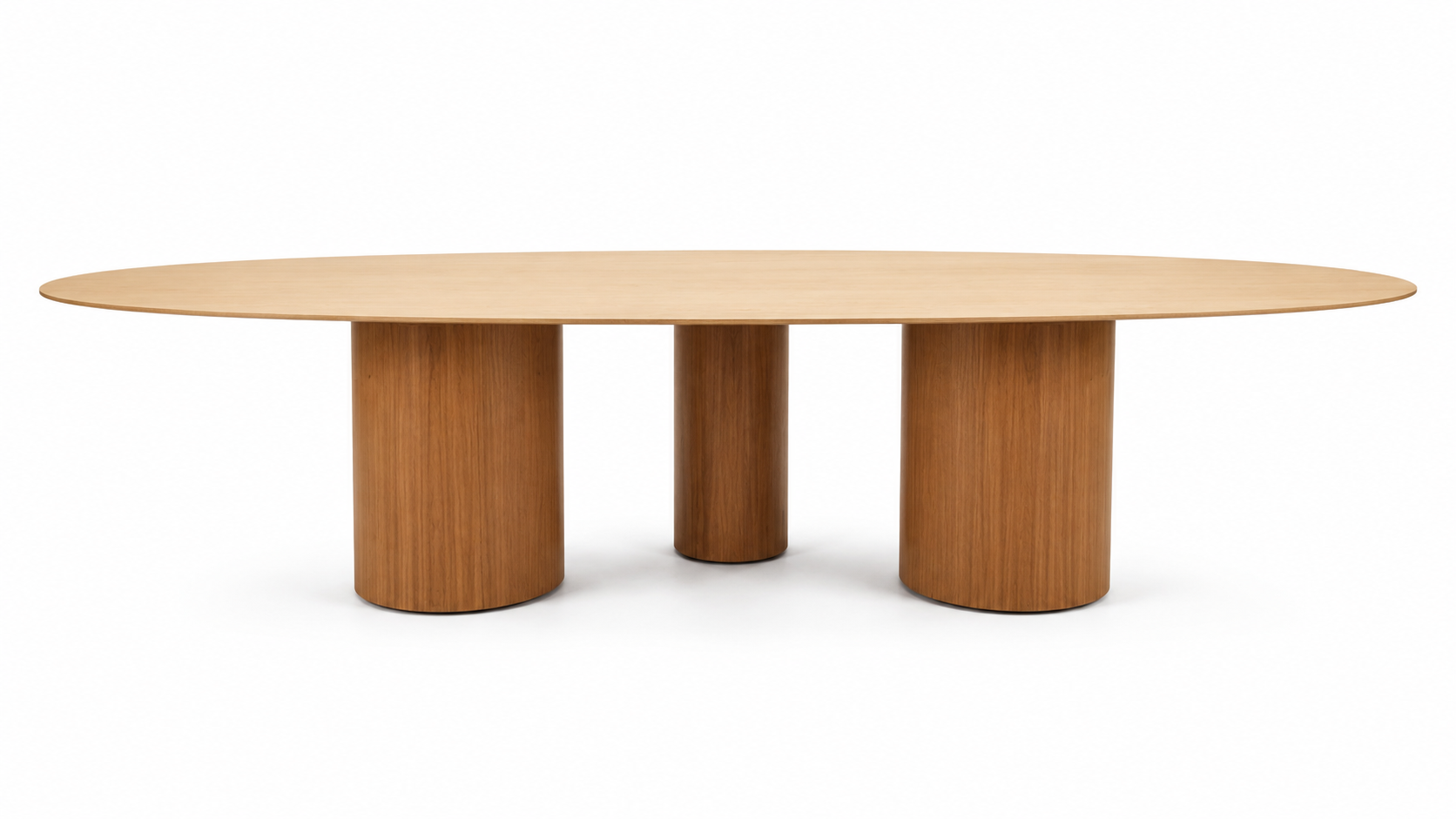 Mesa de comedor ovalada Verona en madera natural clara, con bases cilíndricas, sobre fondo blanco.