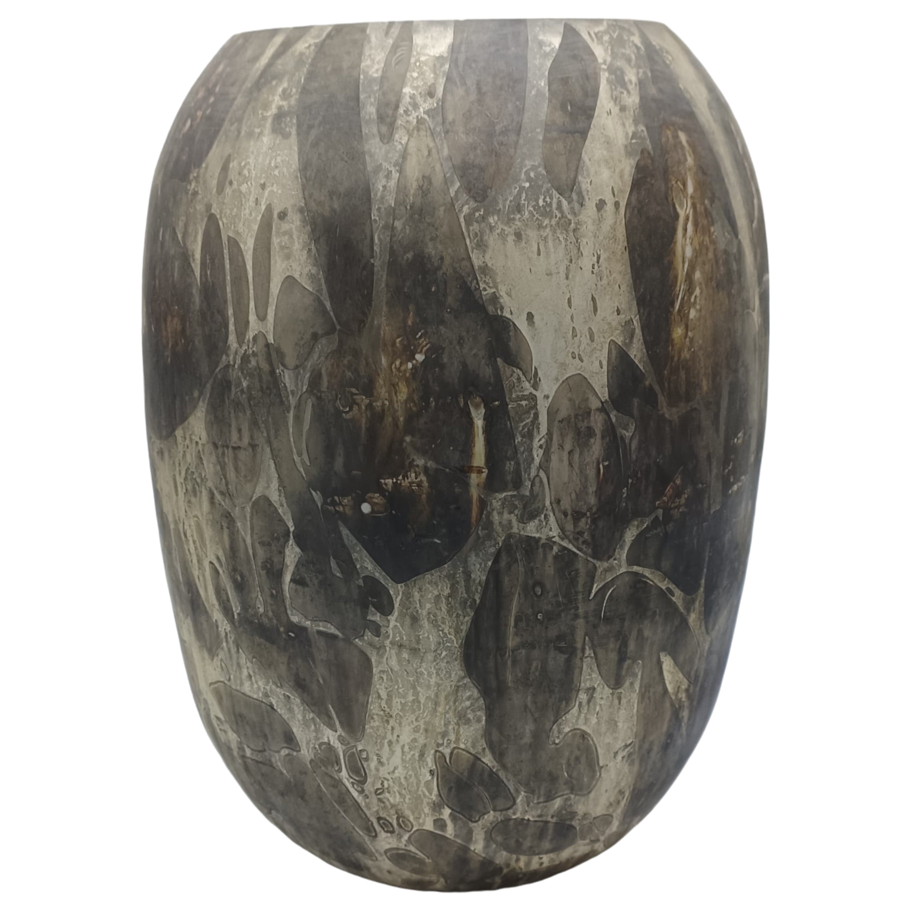 Jarrón ovalado de vidrio oscuro decorativo - Vilá Decoración - Muebles y decoración en Medellín y Colombia