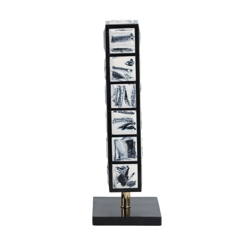 Escultura decorativa pequeña blanco y negro para interiores - Vilá Decoración - Muebles y decoración en Medellín y Colombia