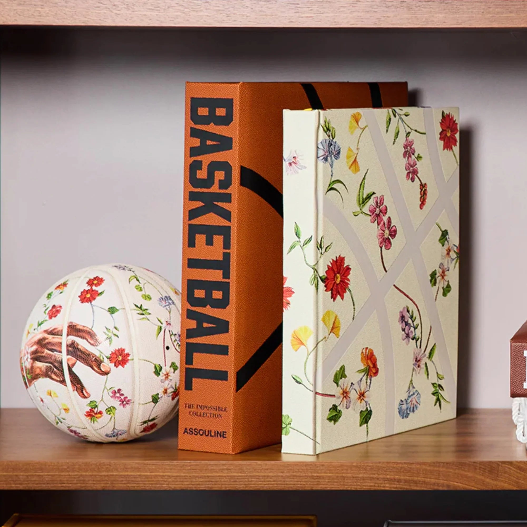 Libro lujo baloncesto naranja para exhibición - Vilá Decoración - Muebles y decoración en Medellín y Colombia