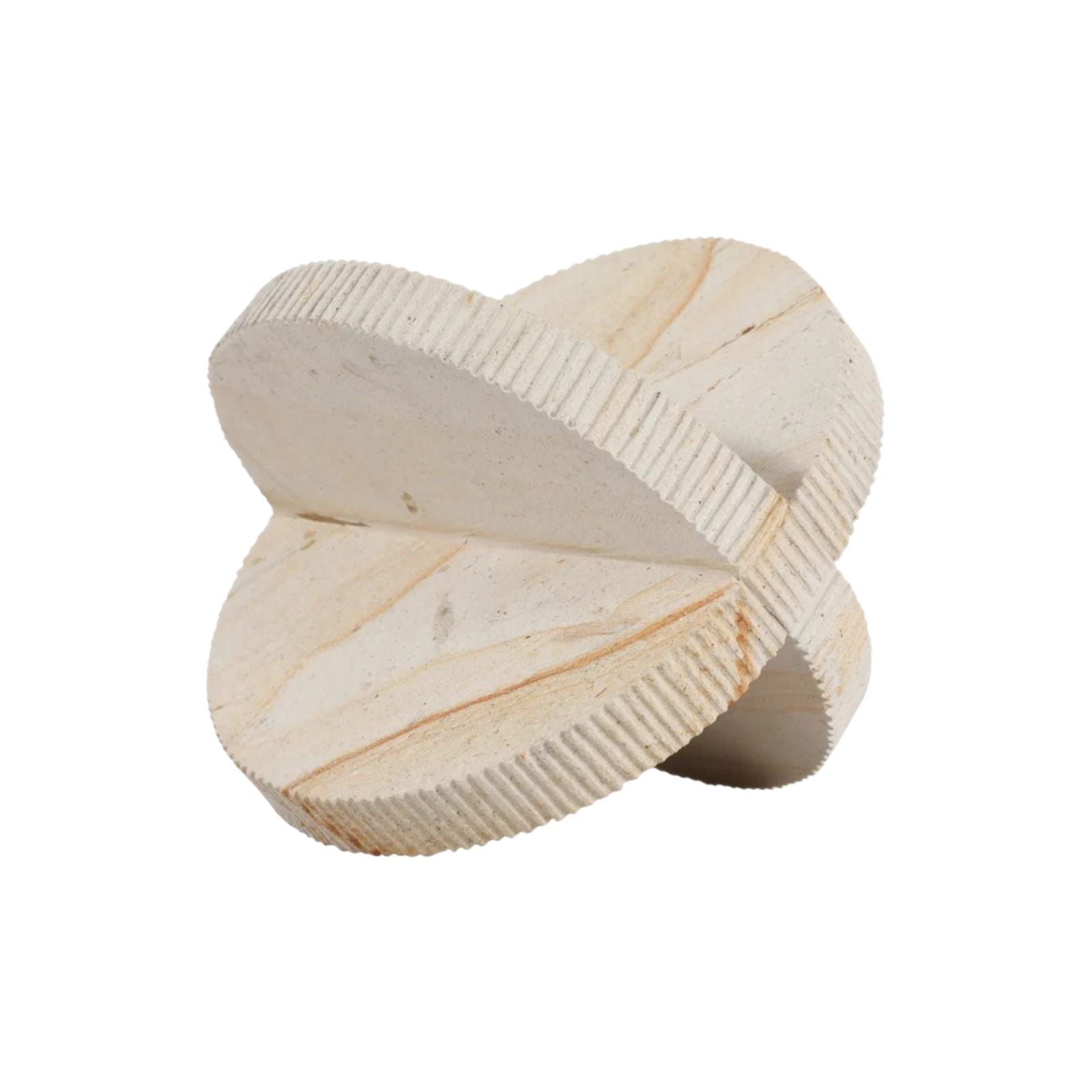 Escultura Nudo Decorativo Moderno con textura acanalada en tono beige claro sobre fondo blanco.