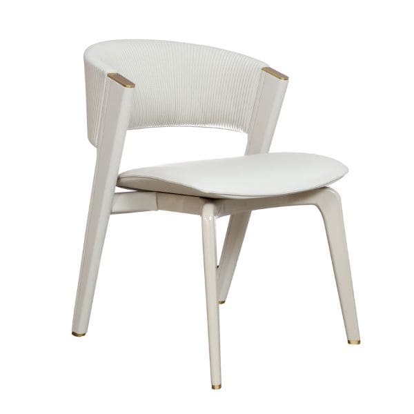 Silla beige con espaldar curvo de comedor - Vilá Decoración - Muebles y decoración en Medellín y Colombia