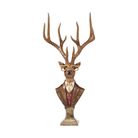 Busto decorativo de ciervo con astas grandes, vestido con traje y gafas doradas, sobre base