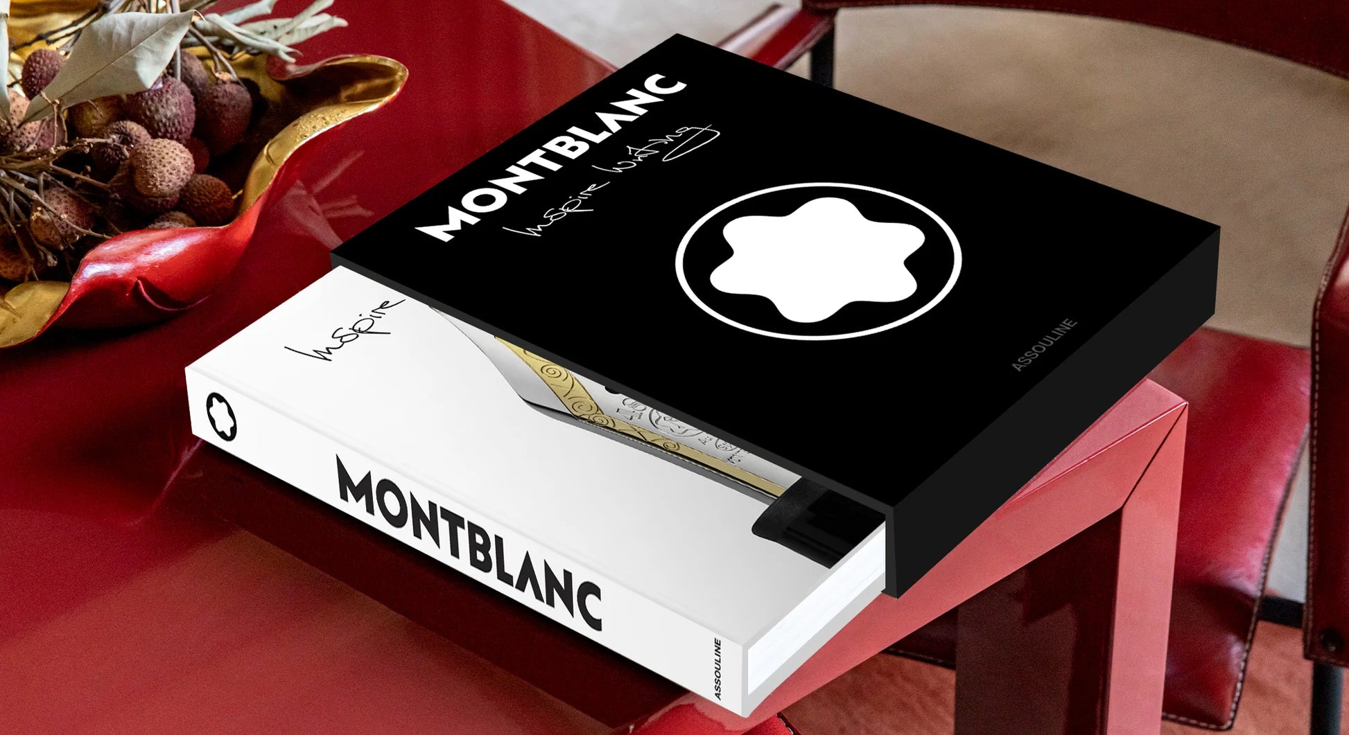 Primer plano del libro Montblanc Inspire Writing en su estuche negro, elegante.