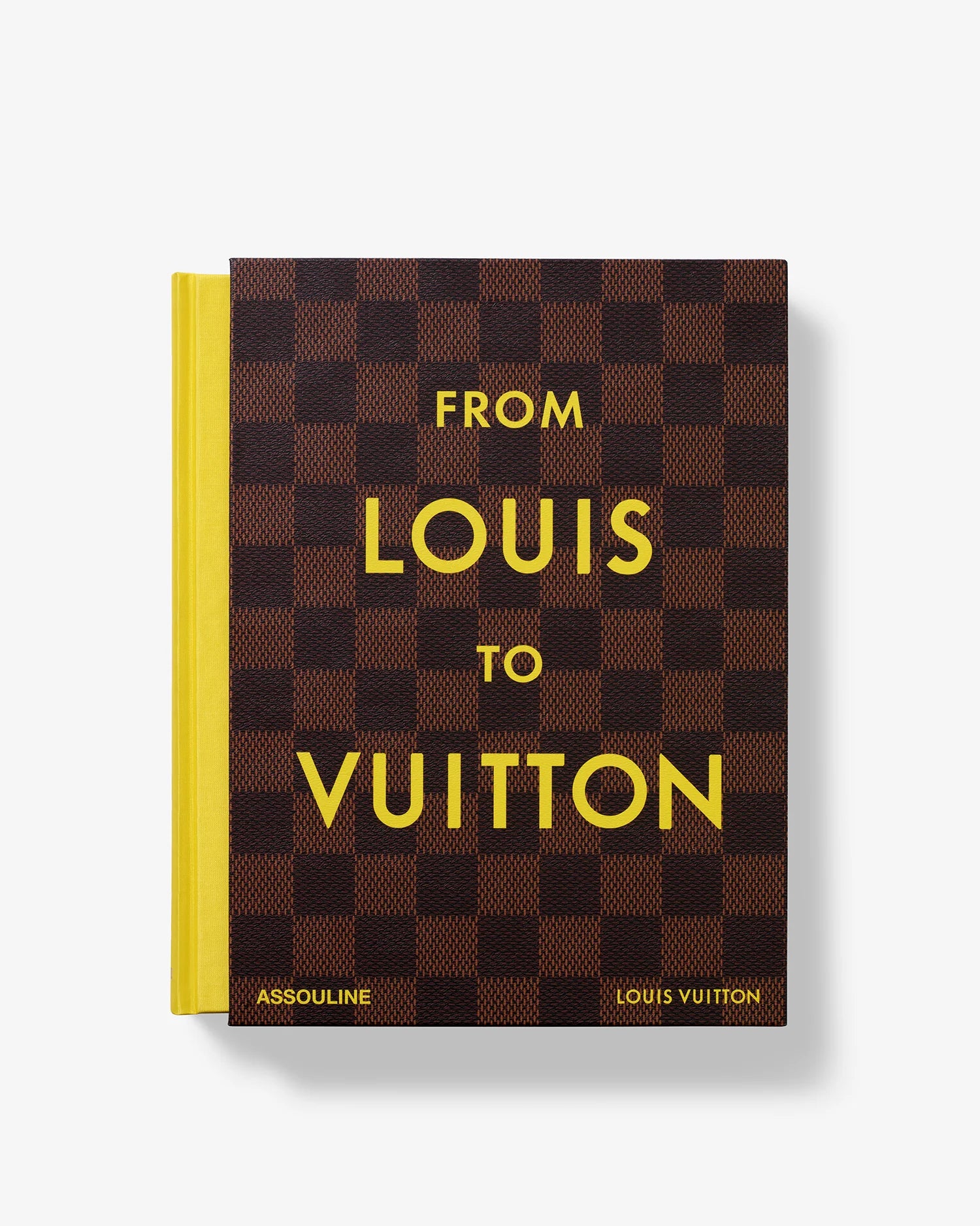 Libro de lujo Assouline From Louis to Vuitton, cubierta Damier marrón y letras amarillas.
