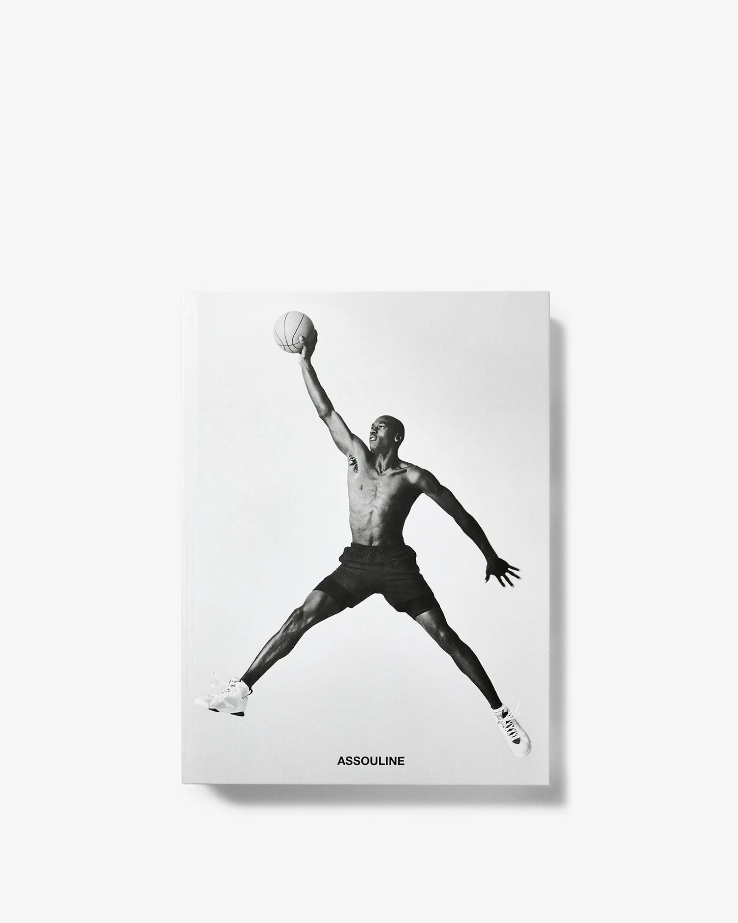 Portada detallada del libro de lujo Assouline Air Jordan con el legendario salto de Michael Jordan.