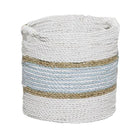 Canasta tejida mediana blanca y azul para hogar - Vilá Decoración - Muebles y decoración en Medellín y Colombia