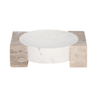 Bowl decorativo de mármol bicolor en tonos blanco y beige claro, con diseño geométrico y elegante.