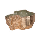 Bol decorativo de lujo en acabado oro y textura rugosa, interior verde claro. Ideal para centro de mesa.
