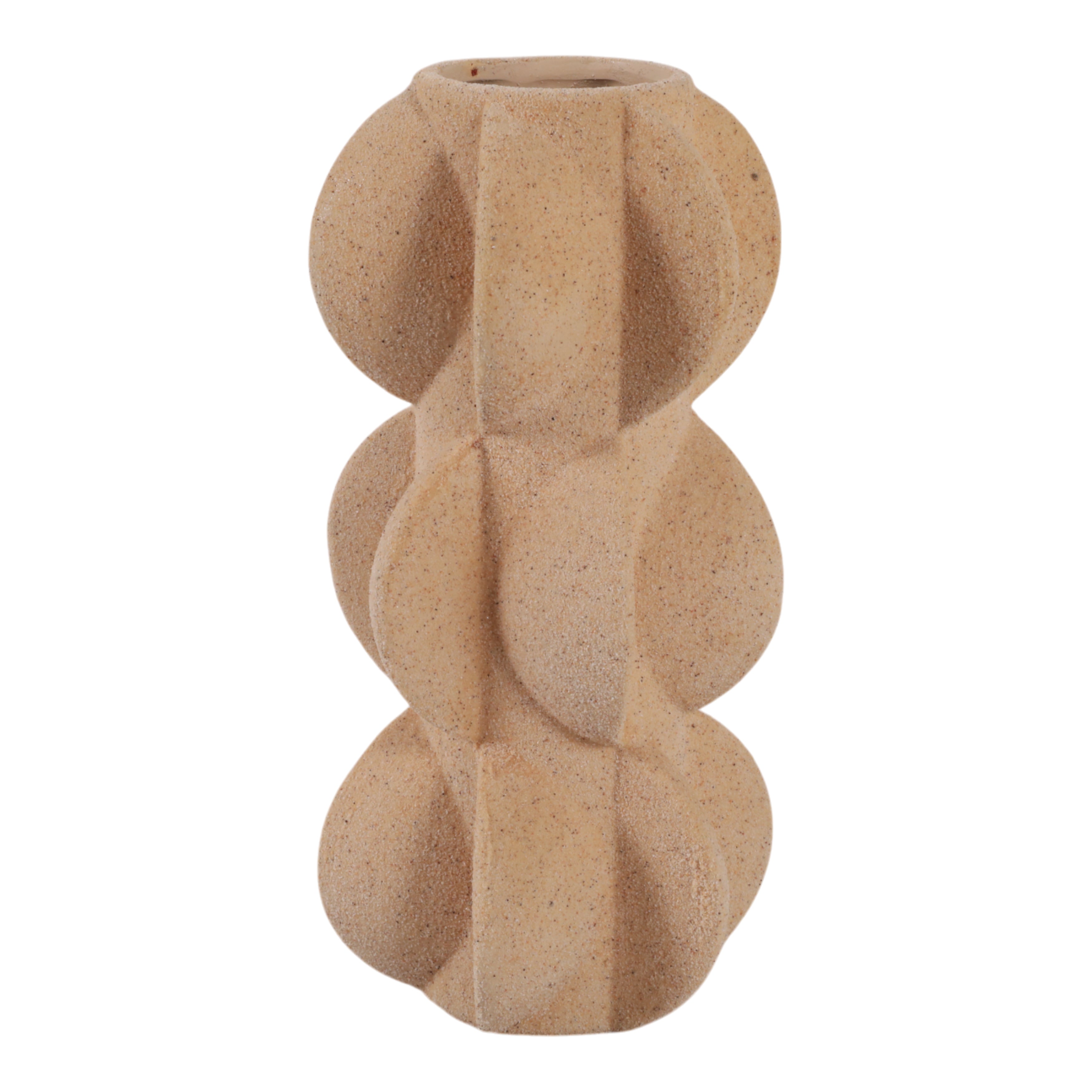 Jarrón decorativo escultórico moderno color arena con textura, diseño geométrico y ondulado.