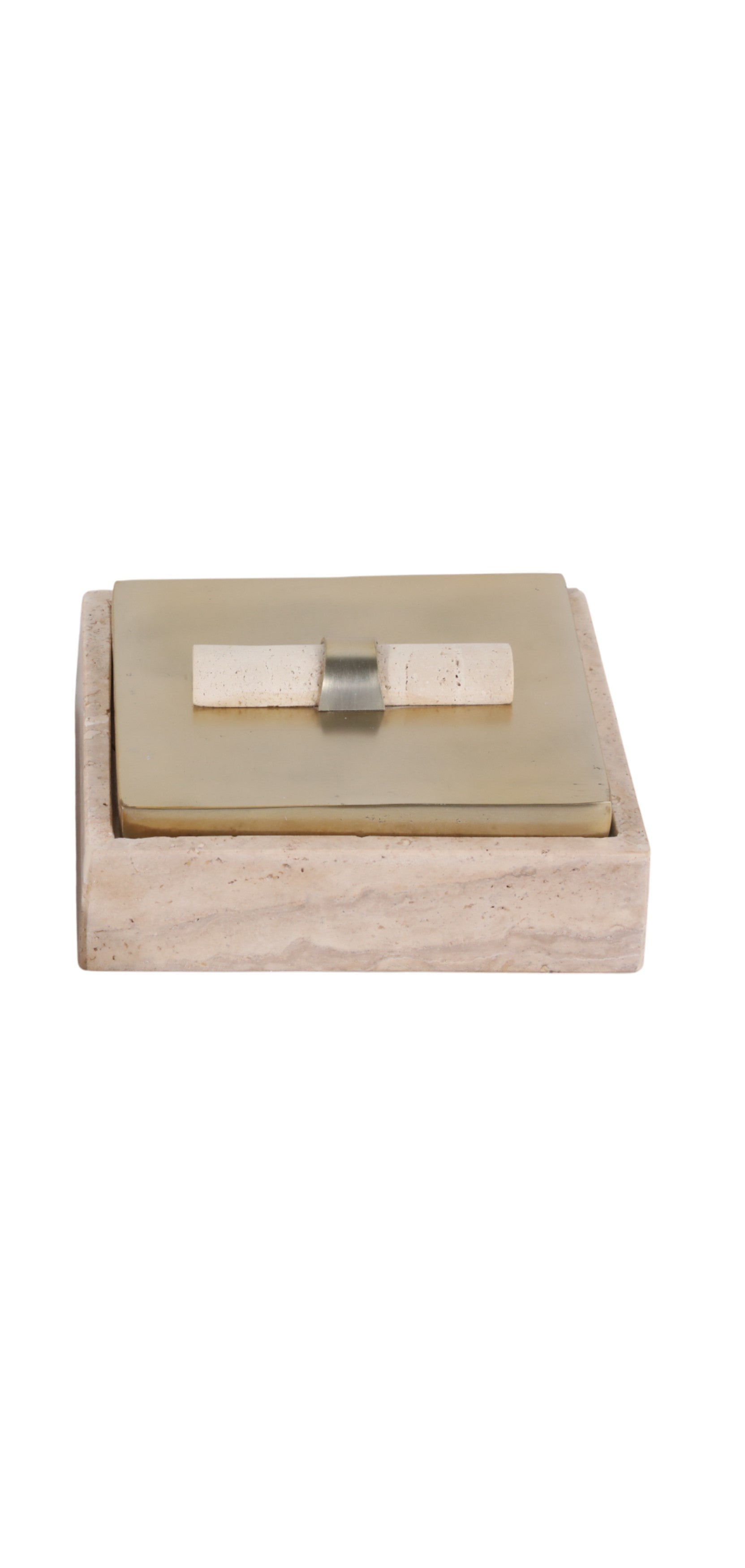 Cofre decorativo pequeño de lujo con base texturizada color claro y tapa lisa con detalle metálico, ideal para organizar con estilo.