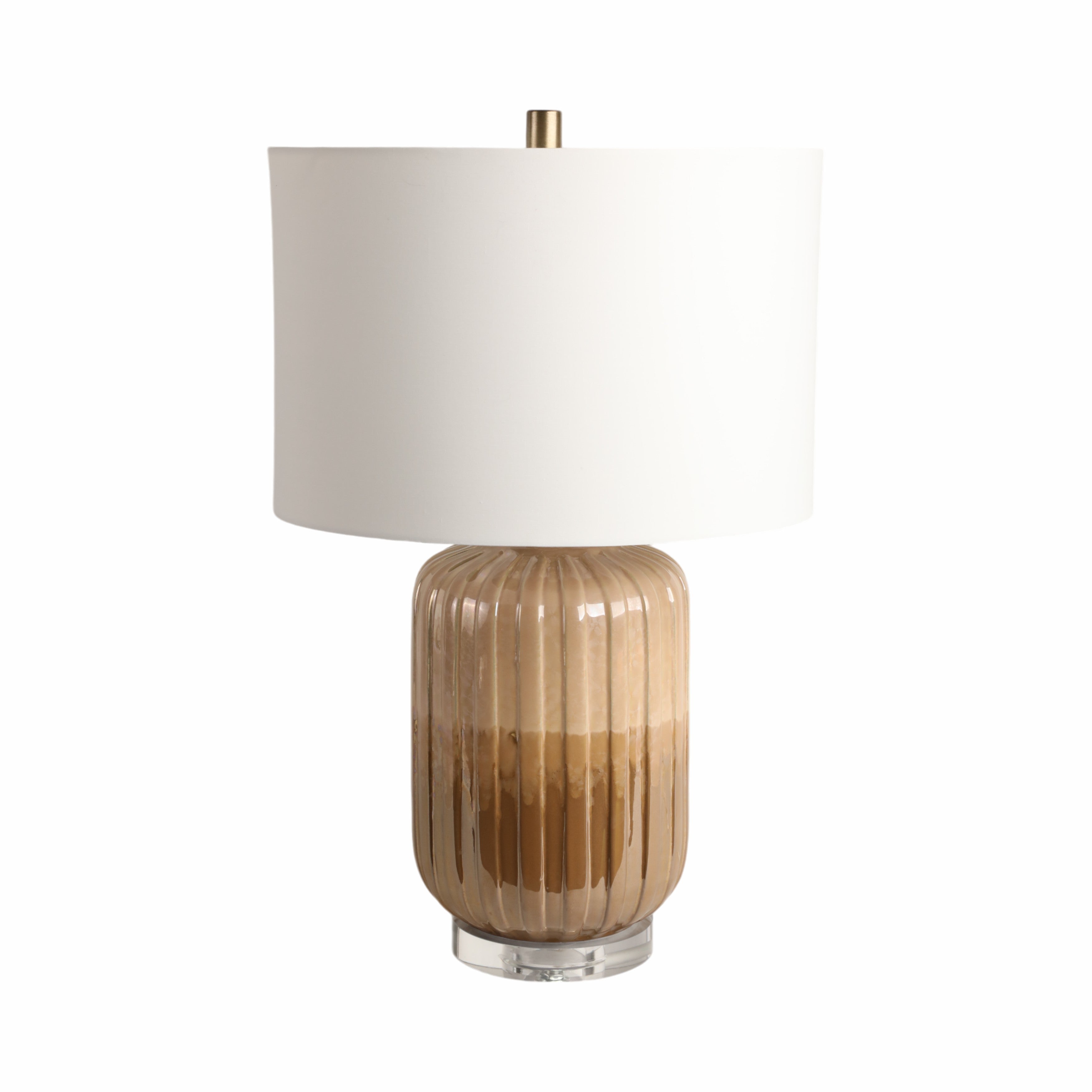 Lámpara de mesa moderna con base estriada bicolor beige y marrón, y pantalla blanca