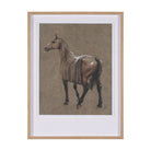 Cuadro de Vilá Decoración con impresión de arte enmarcada y texturizada adornada a mano, con marco de poliresina y vidrio. Fondo de papel color café con dibujo de caballo.