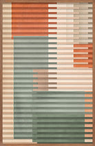 Cuadro Vilá Decoración con diseño abstracto de líneas horizontales en tonos naranja, beige y verde, con marco de madera.