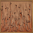 Cuadro Vilá Decoración con marco de madera y fondo de tela color marrón con diseño de cuerdas decorativas.