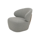 Sillón de diseño contemporáneo en tela gris texturizada con base robusta y curvas elegantes.