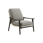 Poltrona de diseño moderno con estructura de madera oscura, tapicería beige y cojines grises texturizados.