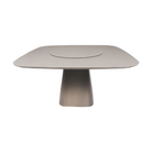 Mesa de comedor moderna cuadrada con esquinas redondeadas y base pedestal cónica en tono bronce.