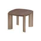 Mesa auxiliar de sala de lujo con tapa de madera oscura y patas metálicas curvas de tono cálido.
