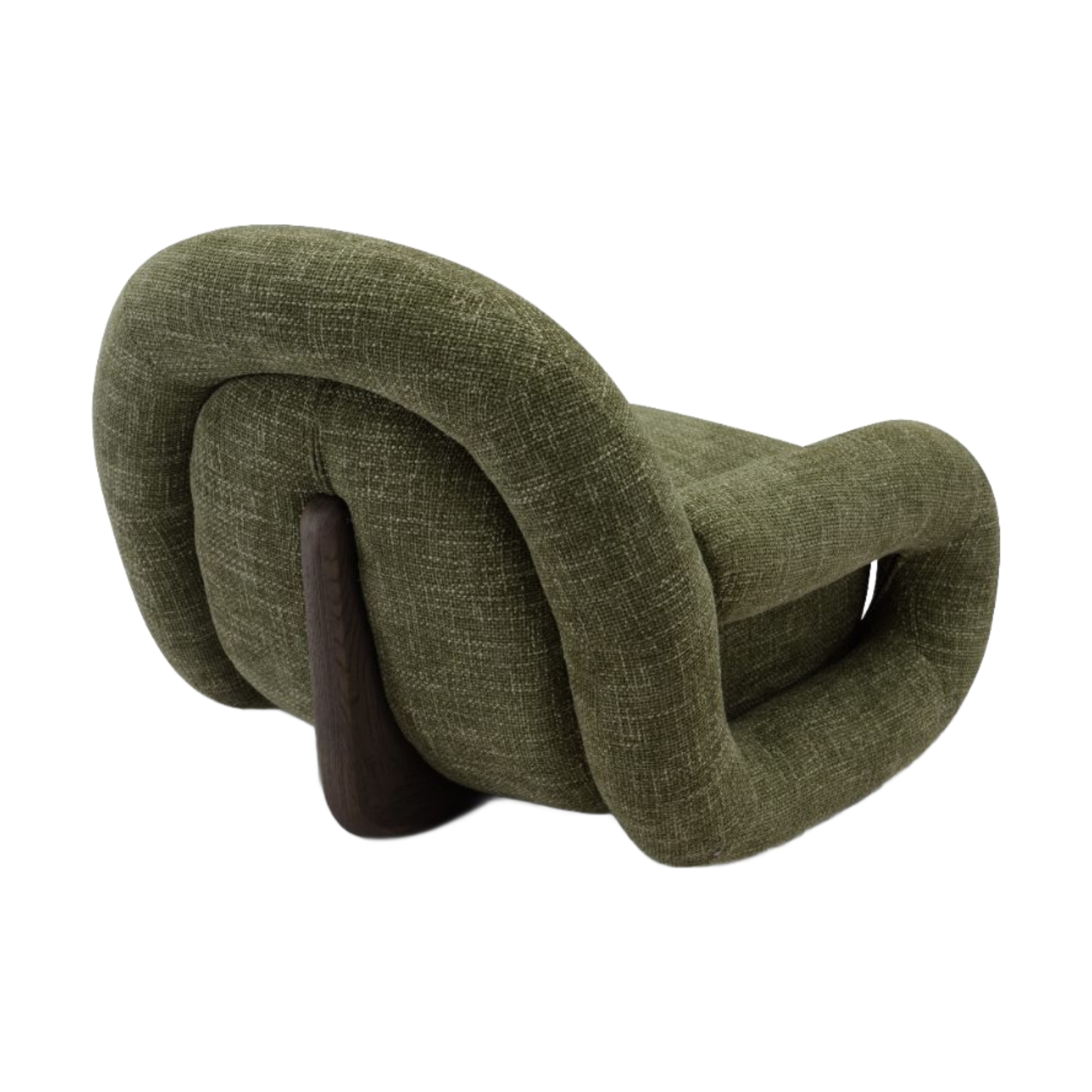 Poltrona verde oliva con base de madera oscura, perfil lateral mostrando su forma envolvente.