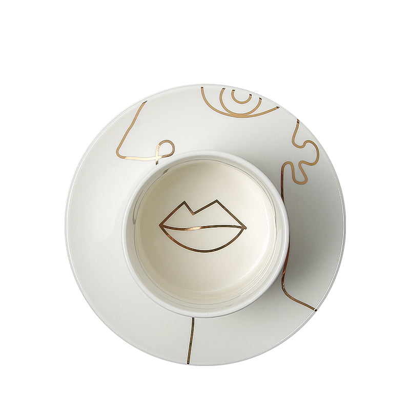 Conjunto taza y plato blanco con detalles dorados - Vilá Decoración - Muebles y decoración en Medellín y Colombia