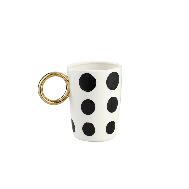 Taza cerámica blanca con asa dorada para bebidas calientes - Vilá Decoración - Muebles y decoración en Medellín y Colombia