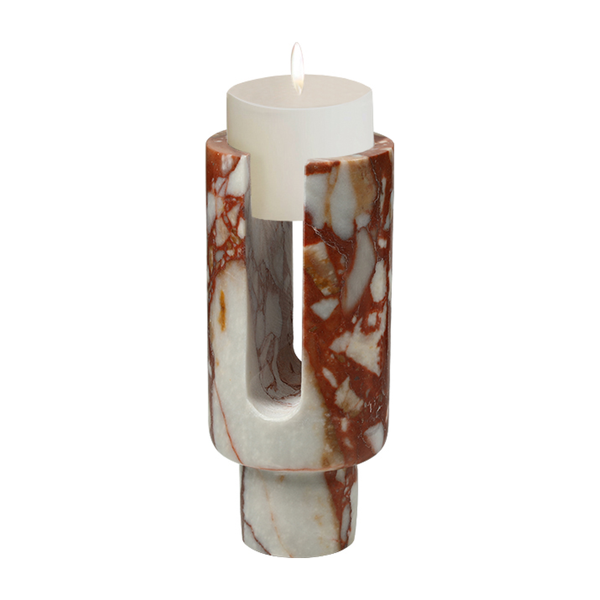Candelabro decorativo de mármol rojo y blanco veteado, con vela blanca encendida, sobre fondo