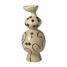 Botella decorativa de cerámica beige con patrones geométricos en forma de rombos y espirales en