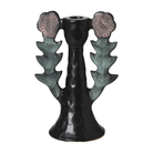 Candelabro decorativo de cerámica negra con hojas verdes y flores rosas, de 23 cm de alto, sobre