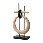 Escultura decorativa abstracta de mesa con anillos en resina beige, negro y base de mármol negro.