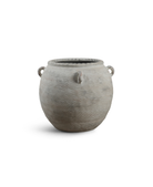 Matero grande de terracota envejecida con textura horizontal y dos asas pequeñas, ideal para exterior e interior.