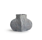 Jarrón gris claro orgánico para decoración interior - Vilá Decoración - Muebles y decoración en Medellín y Colombia