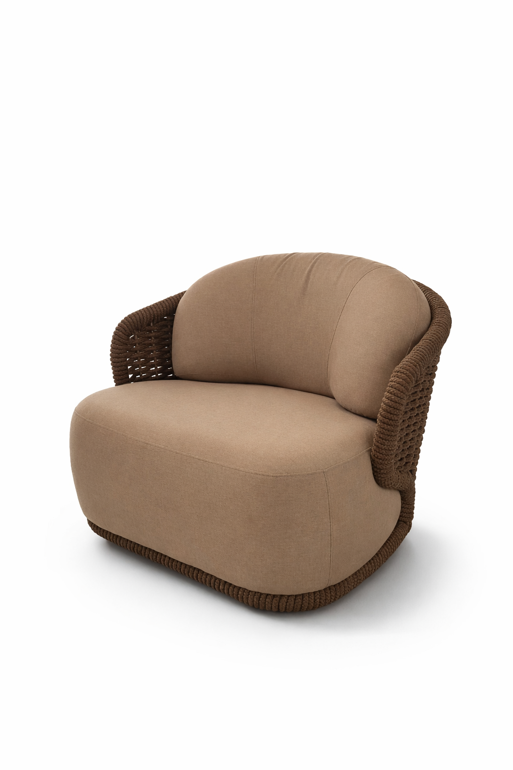 Elegante poltrona de exterior con cojines blancos en terraza soleada, ideal para relajarse.