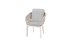 Silla de Vilá Decoración con estructura de aluminio color crema y detalles en cuerda acrílica. Asiento y respaldo con cojines grises.