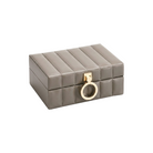 Cofre joyero acolchado en gris topo con detalle dorado, ideal para decoración de lujo.