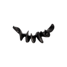 Escultura abstracta moderna negra con forma orgánica y fluida para decoración de lujo en interiores.