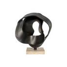 Escultura abstracta moderna en bronce patinado sobre base de mármol para decoración de lujo.