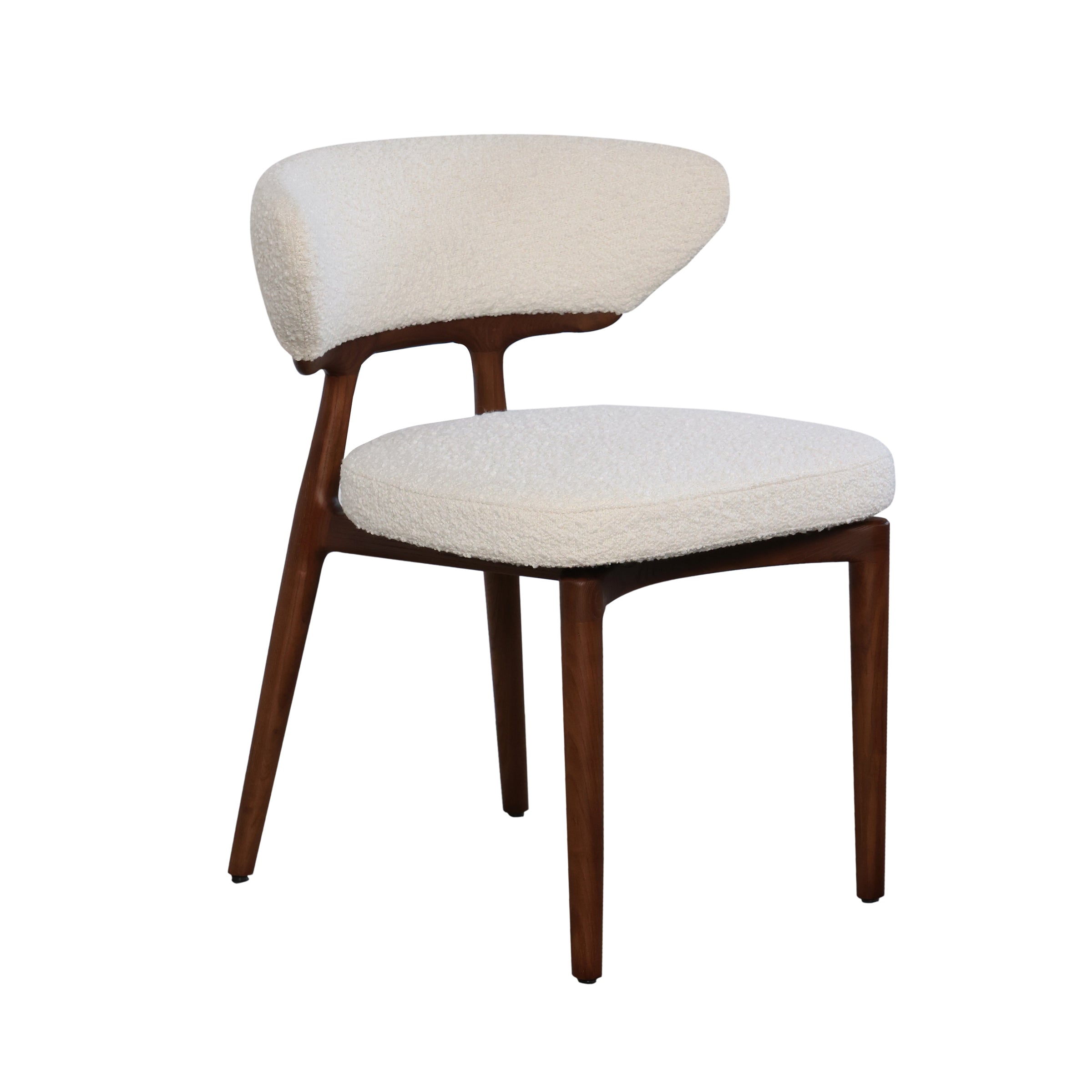 Silla beige bouclé de comedor en madera - Vilá Decoración - Muebles y decoración en Medellín y Colombia