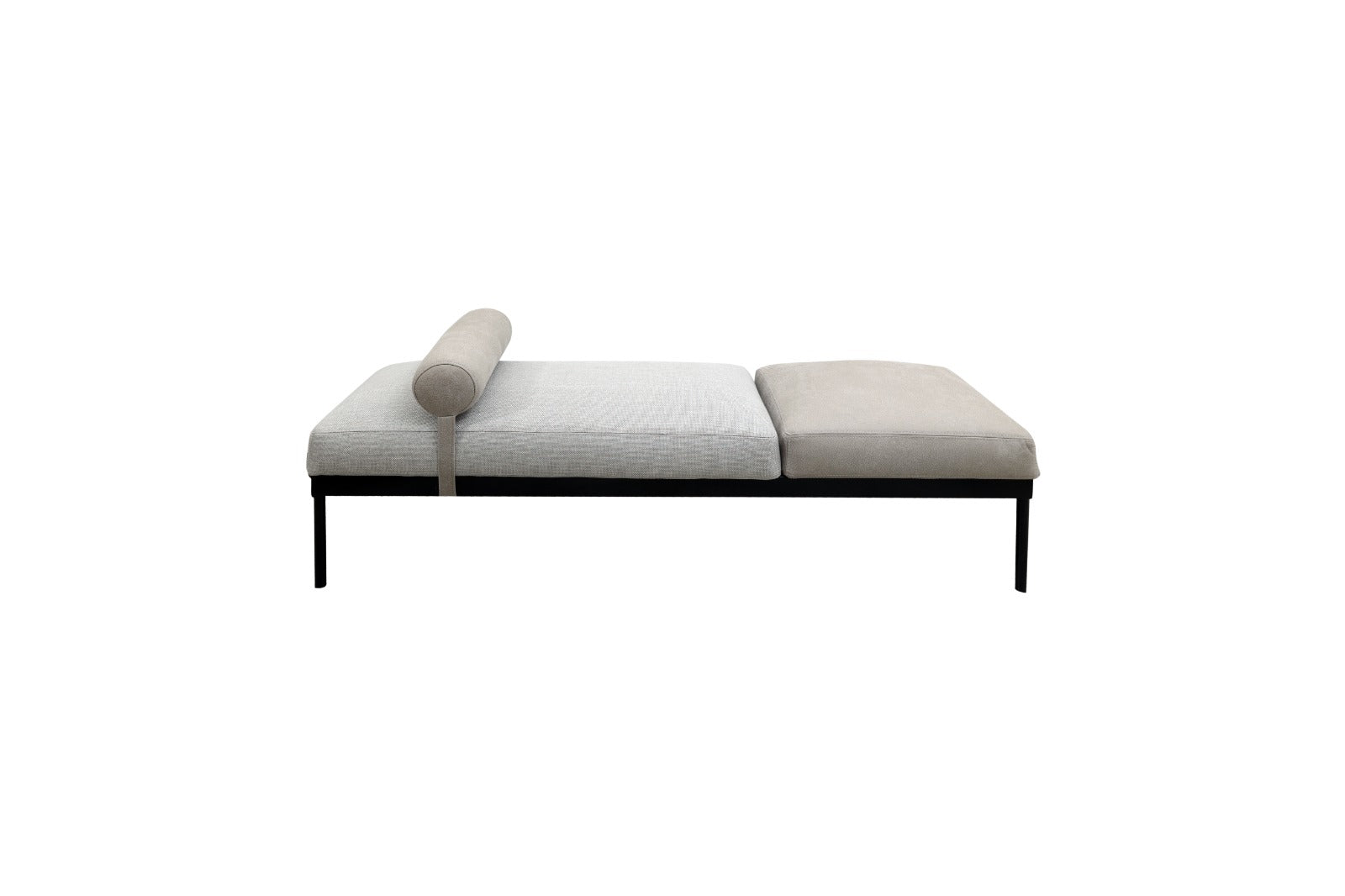 Banca Matilde modular de lujo con cojines grises y beige, base negra y almohadón cilíndrico. Personalizable para tu sala.